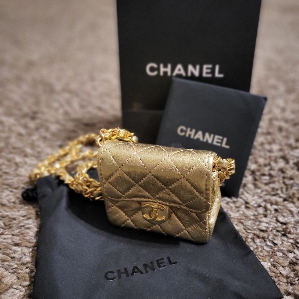 Chanel Gold Quilted Women's Bag - Picture 4 of 11
